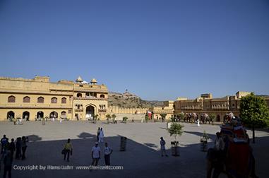 04 Fort_Amber_and Elephants,_Jaipur_DSC5034_b_H600
